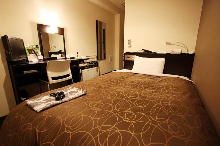 Room 6 of 19