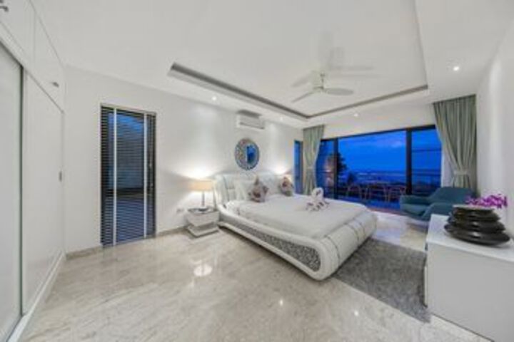 Room 8 of 28
