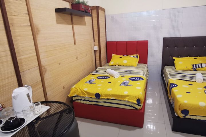 Room 12 of 25