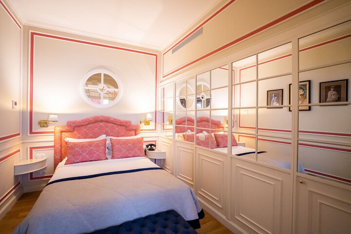 Room 14 of 65