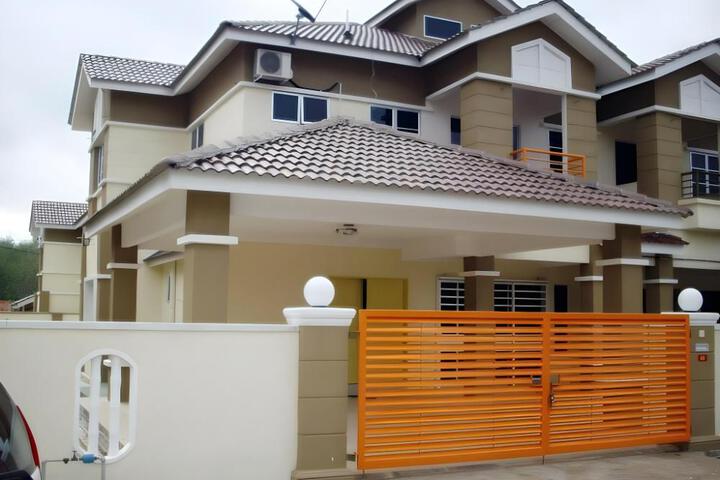 Exterior of Greenleaf Villa
