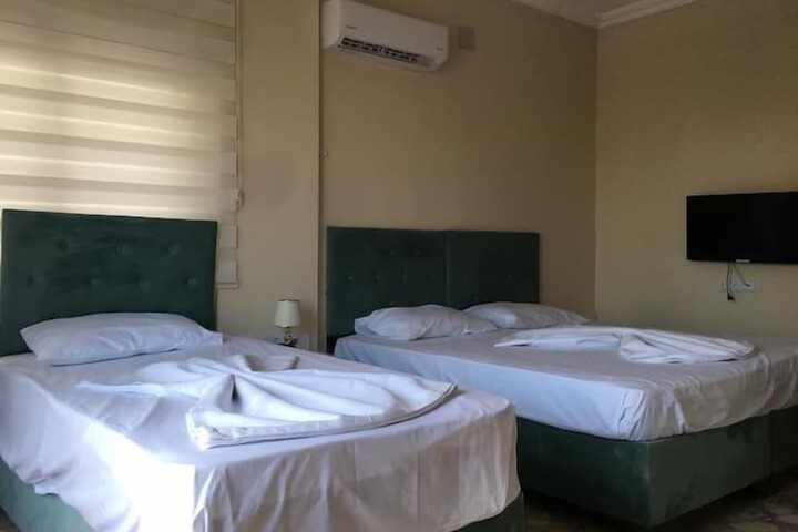 Room 9 of 16