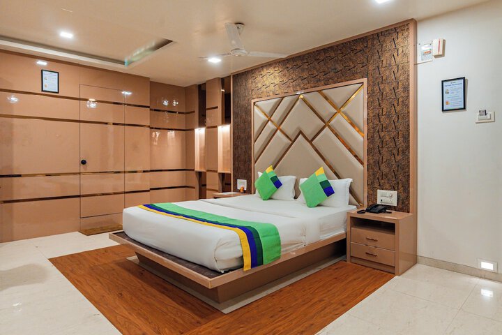 Room 32 of 62