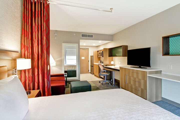 Room 8 of 65