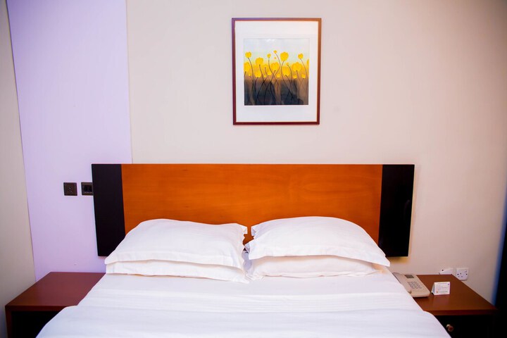Room 4 of 36
