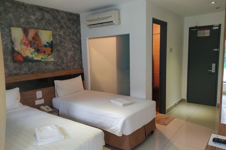 Room 18 of 32