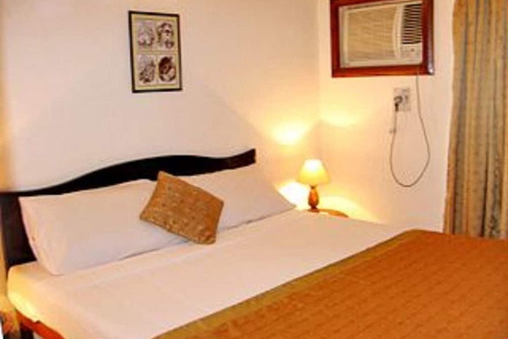 Room 4 of 36