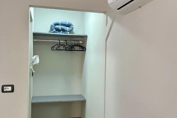 Room 10 of 83