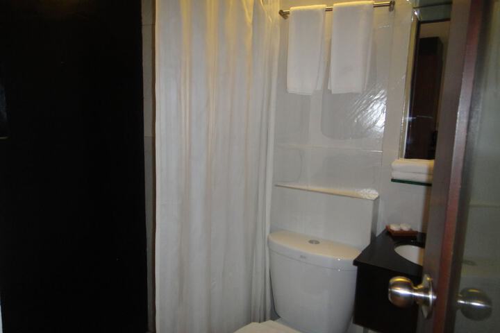Room 9 of 25