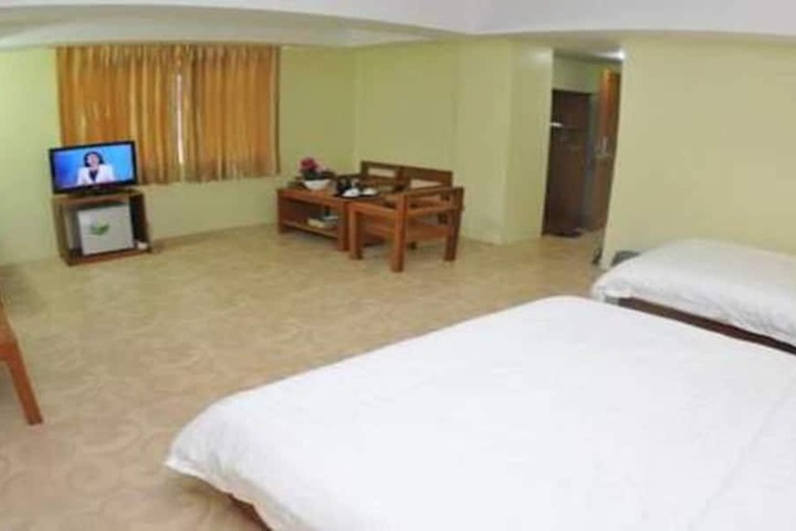 Room 13 of 32
