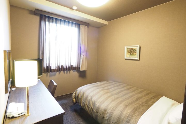 Room 7 of 32