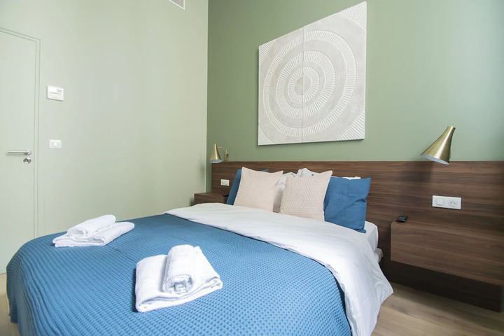Room 2 of 9
