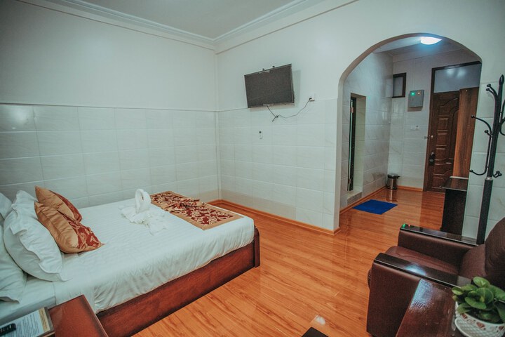 Room 12 of 25
