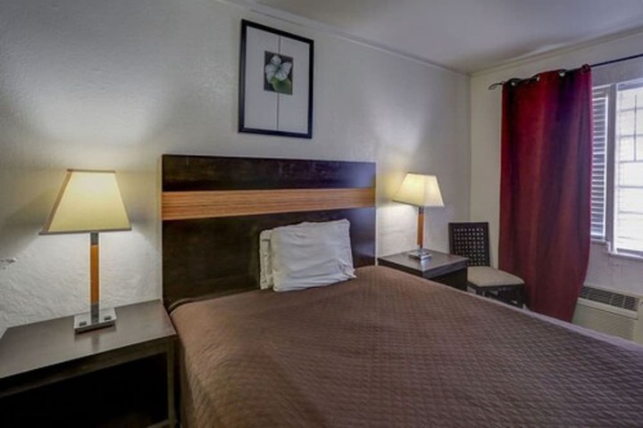Basic Double Bed (6 of 20)