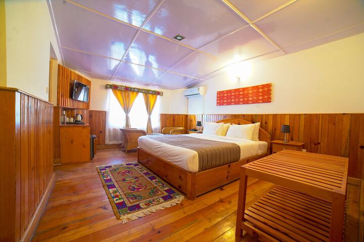 Room 14 of 32