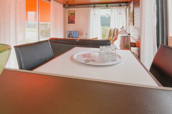 Dining 11 of 22