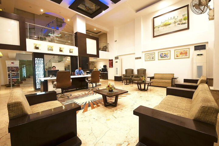 Entrance & Lobby