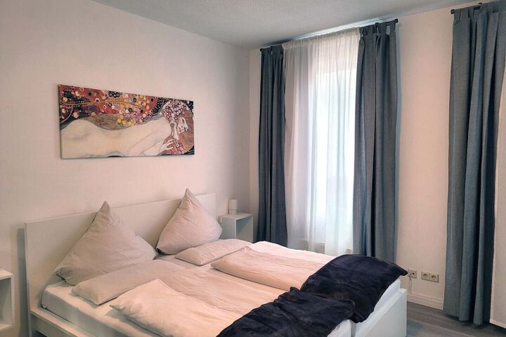 Room 11 of 25