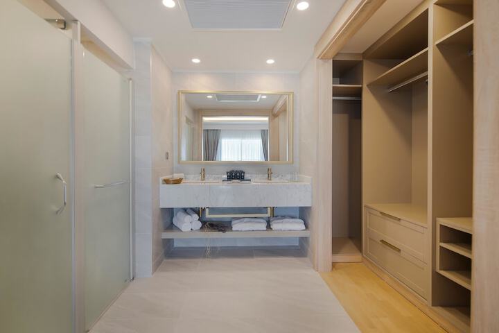 Room 71 of 203