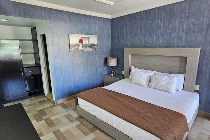 Room 2 of 20