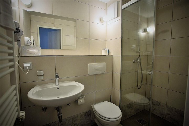 Room 16 of 31