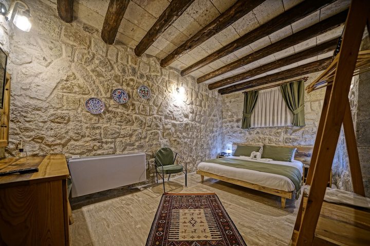 Room 2 of 90