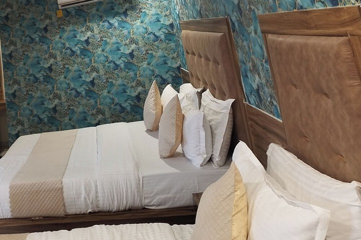 Room 9 of 20