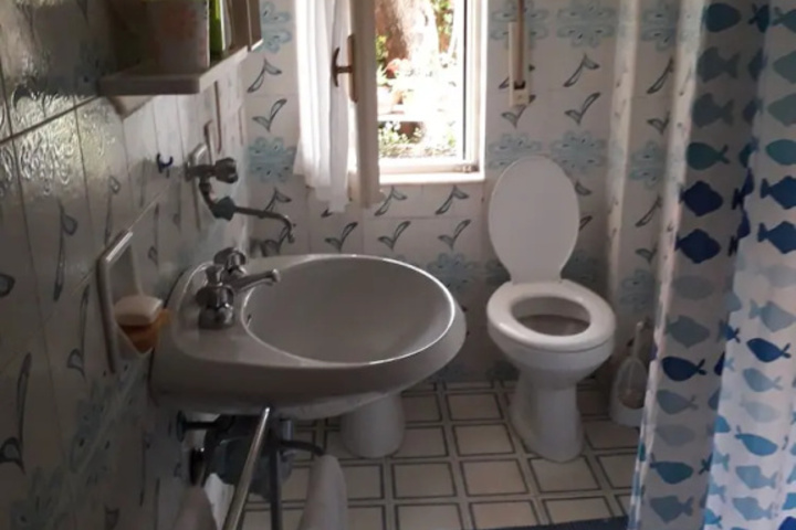 Room 5 of 10