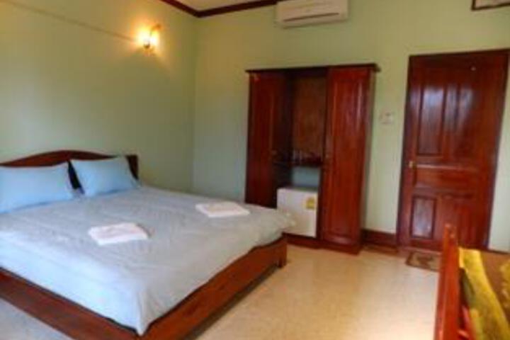 Room 2 of 5