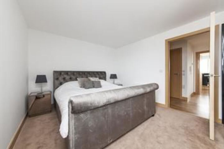 Room 6 of 11