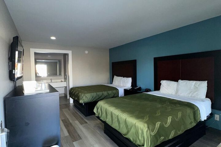 2 Double Beds Accessible (3 of 33)