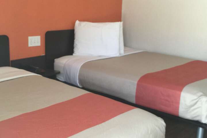 2 Double Beds (3 of 17)