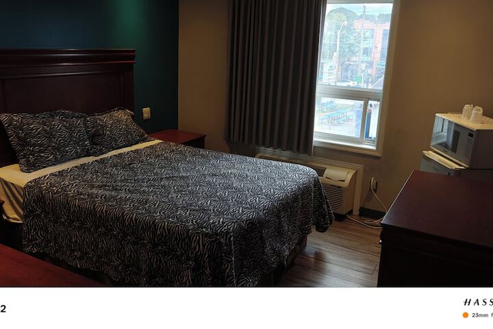 Room 6 of 7