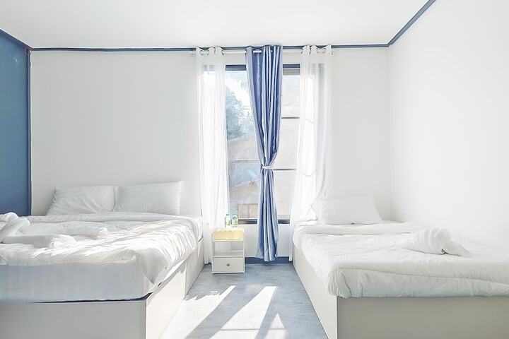Room 12 of 48