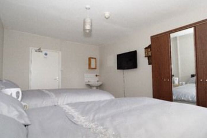 Room 6 of 12