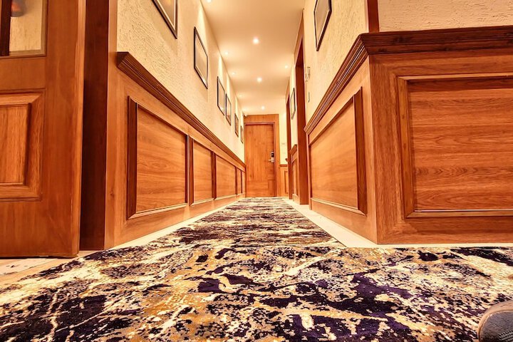Ballroom/Hall 43 of 54