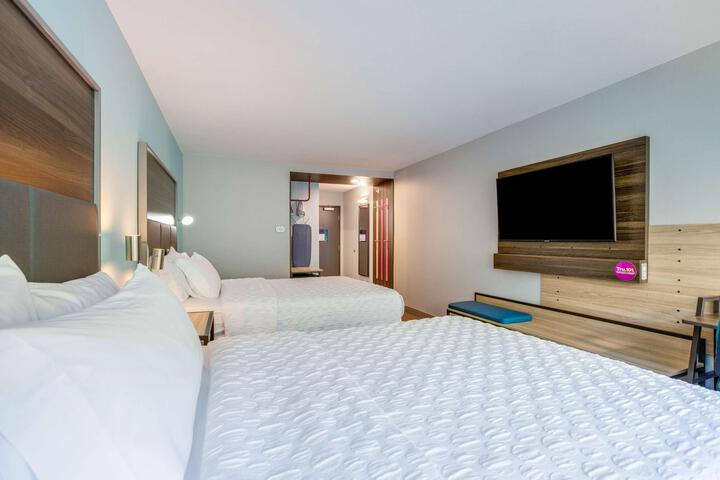 2 Queen Beds (6 of 9)