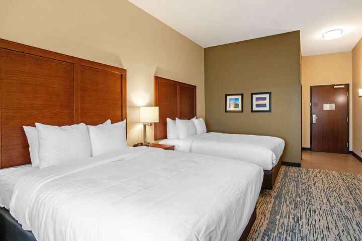 2 Queen Beds (3 of 11)