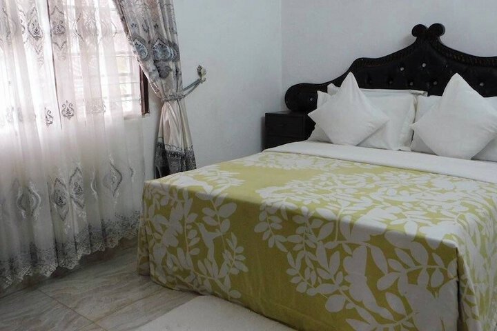 Room 2 of 75