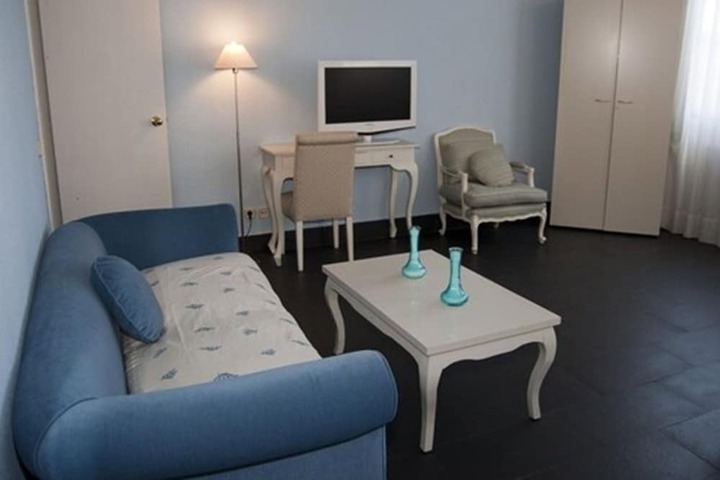 Room 16 of 32