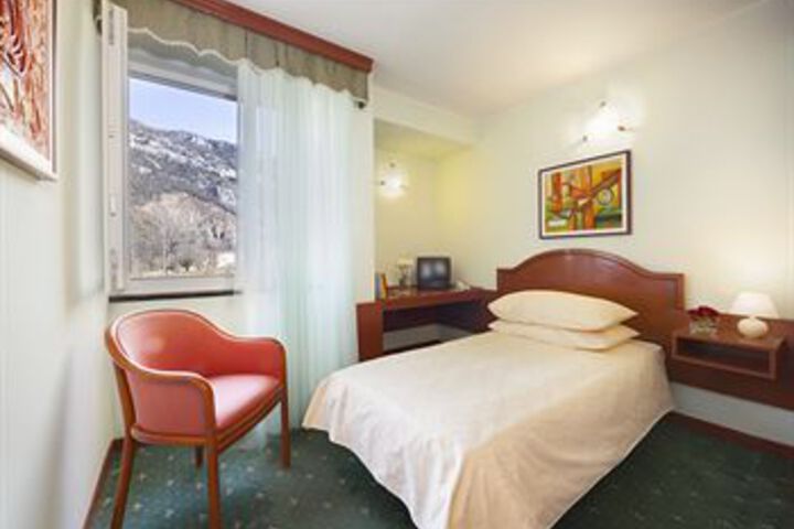 Room 15 of 46