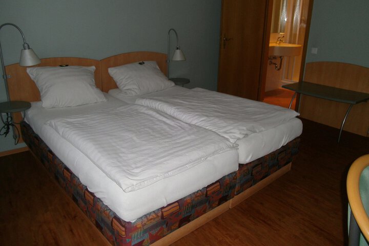 Room 15 of 19
