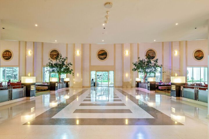 Entrance & Lobby