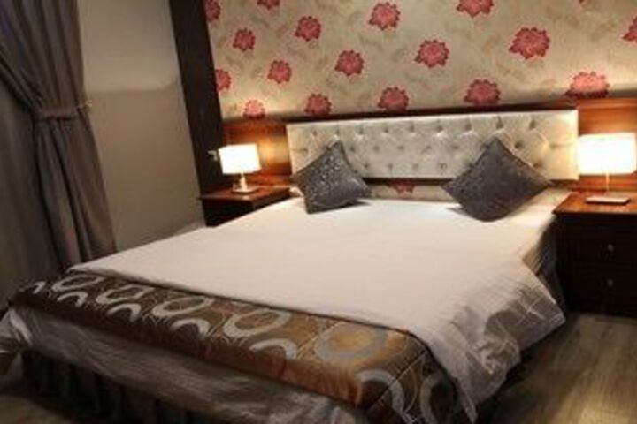 Room 14 of 82
