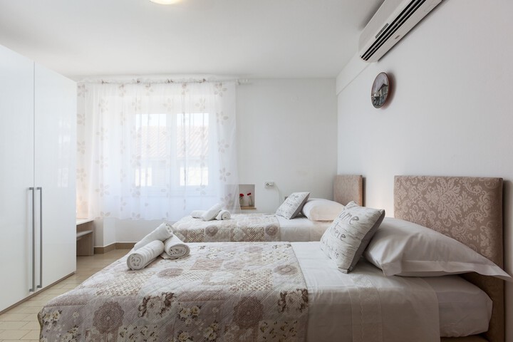 Room 41 of 180