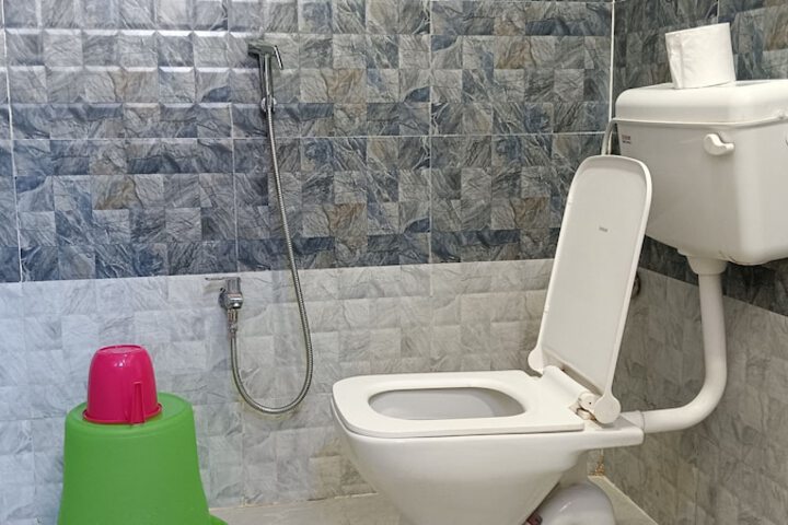 Room 12 of 18