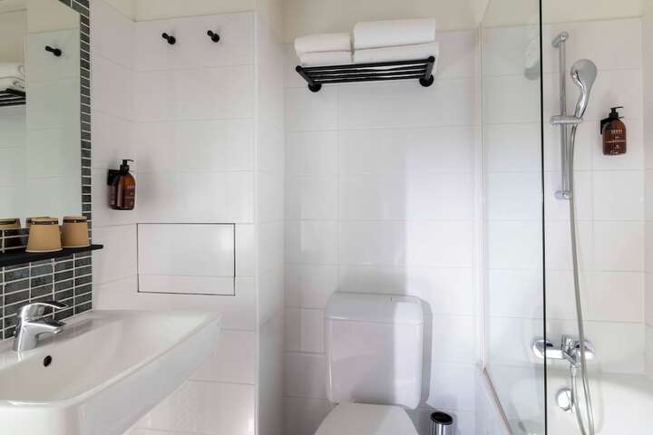 Room 15 of 22