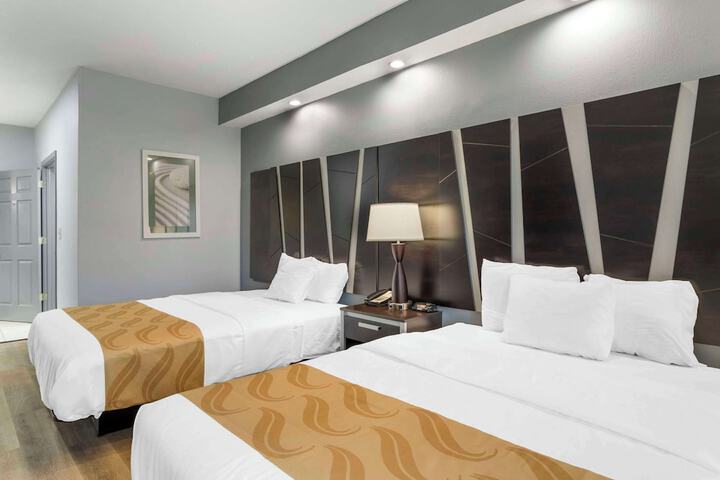 2 Double Beds (11 of 14)