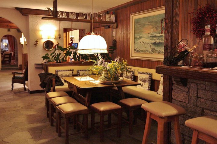 Lounge 60 of 82