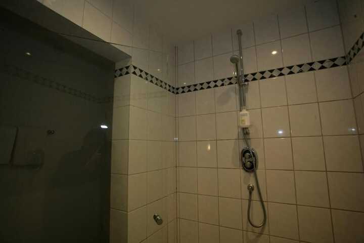 Room 16 of 48